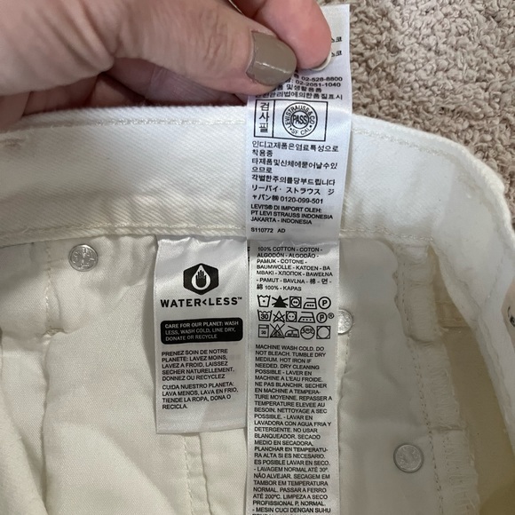 NWT Levi’s Premium White 501 Original High Rise Jean Shorts - Size 24 - Picture 13 of 15